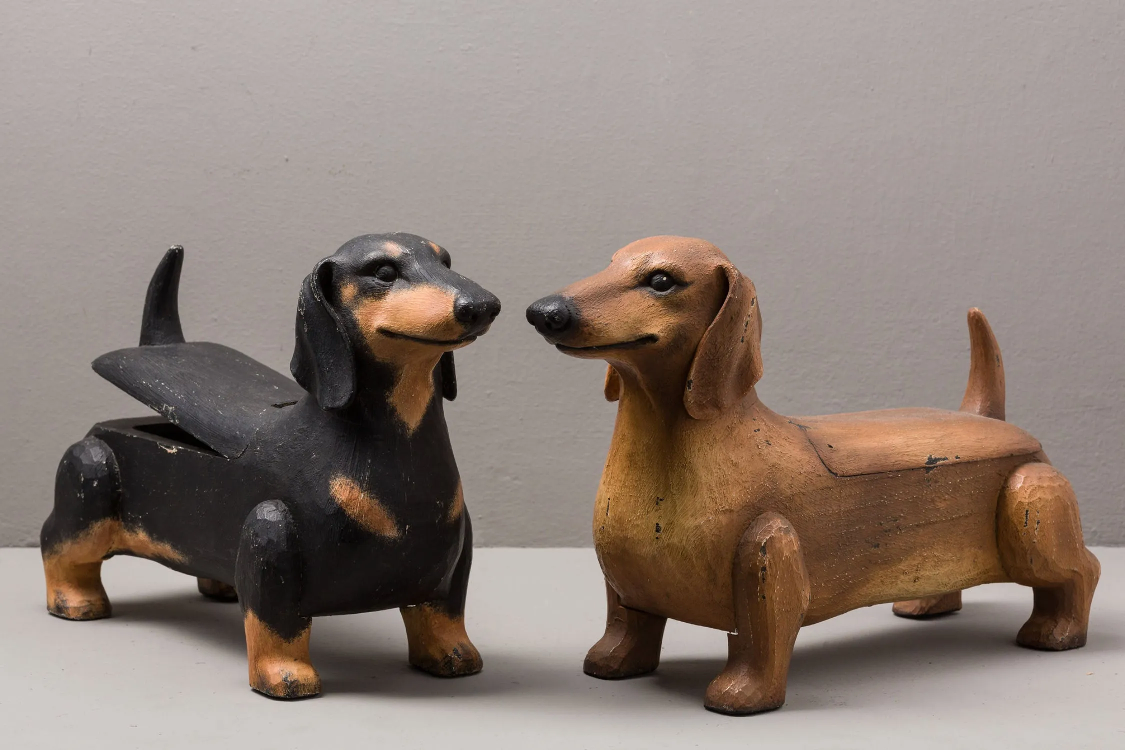 DACHSHUND BOX, BLACK