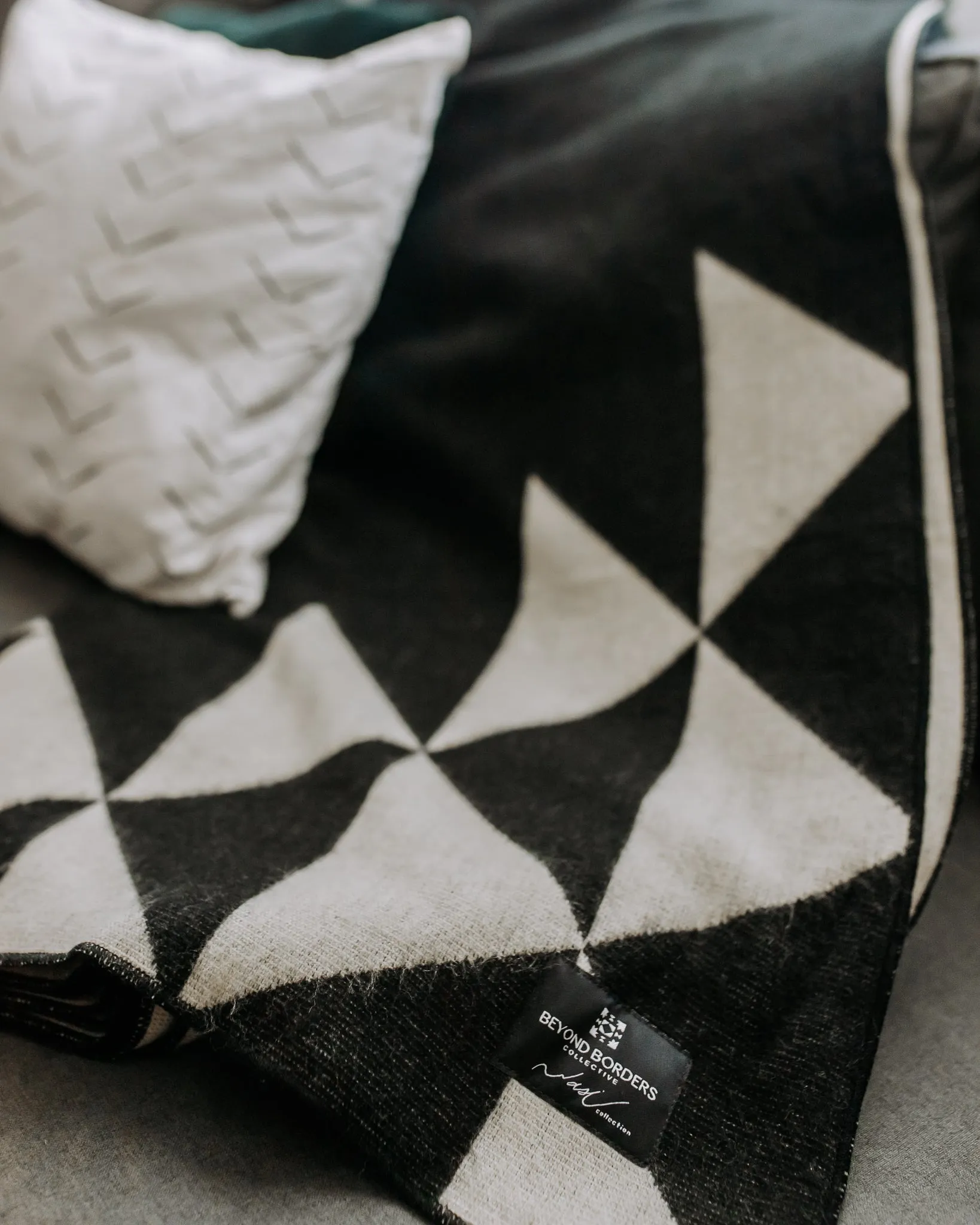 Nevado Blanket | Natural/Black